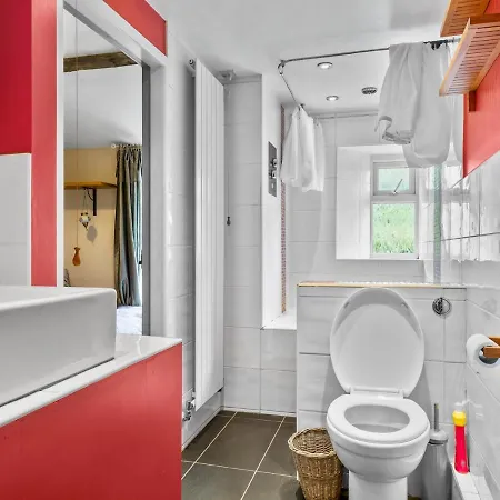 Quaint Retreat In Charming - Pass The Keys ウルバーストン