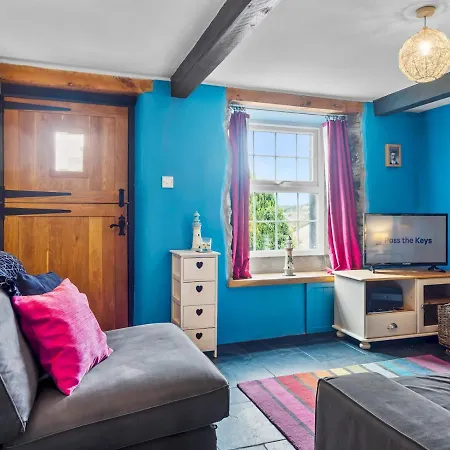 Pass The Keys Quaint Retreat In Charming Holiday home *