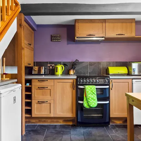 Quaint Retreat In Charming - Pass The Keys *